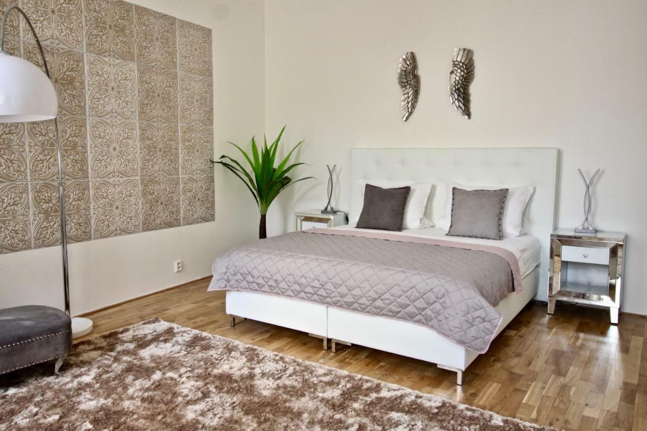 New Design & Style Apartment Old Town Xxl Praga Zewnętrze zdjęcie