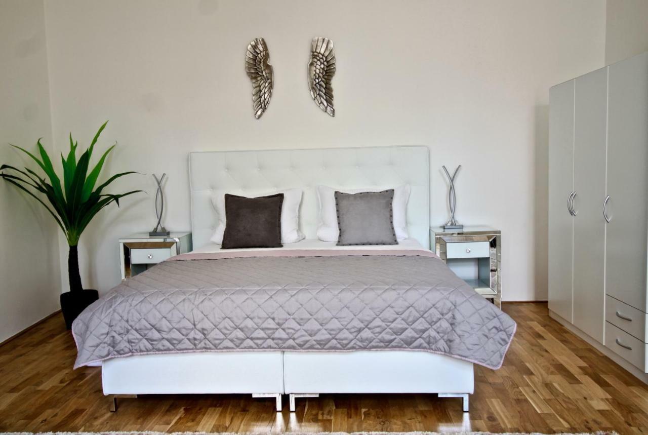 New Design & Style Apartment Old Town Xxl Praga Zewnętrze zdjęcie
