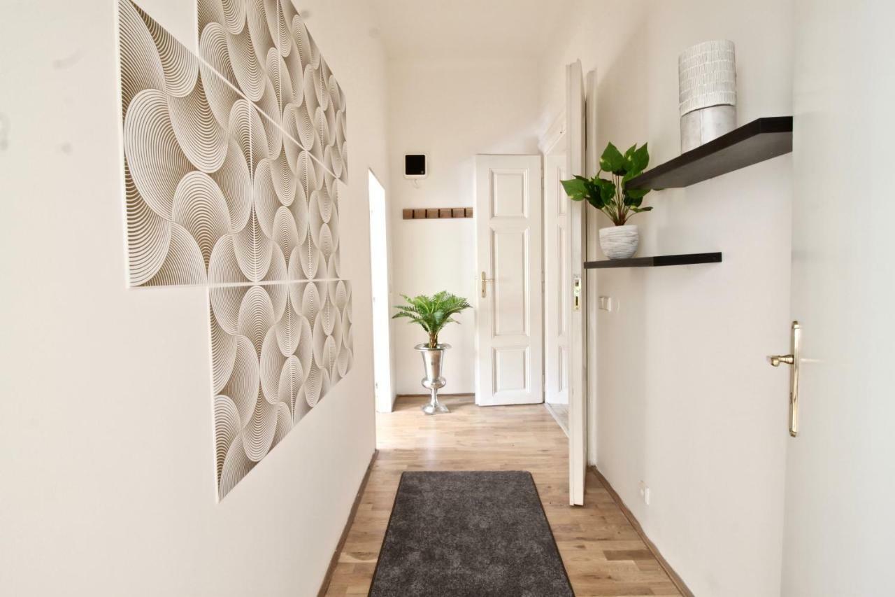 New Design & Style Apartment Old Town Xxl Praga Zewnętrze zdjęcie