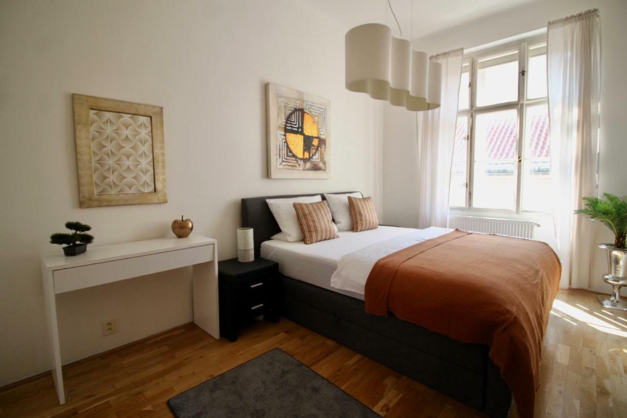 New Design & Style Apartment Old Town Xxl Praga Zewnętrze zdjęcie