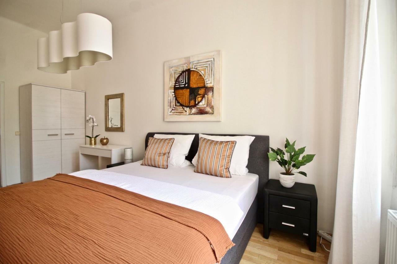 New Design & Style Apartment Old Town Xxl Praga Zewnętrze zdjęcie