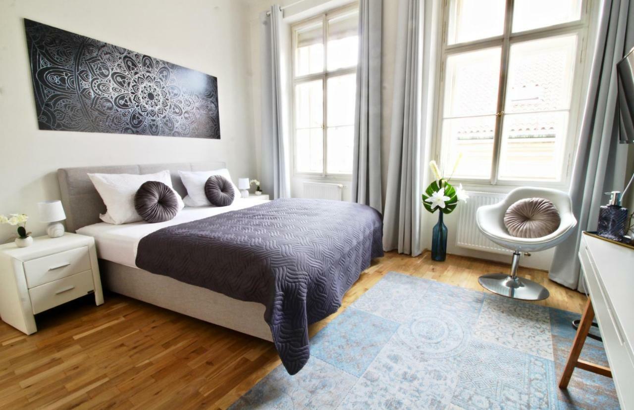 New Design & Style Apartment Old Town Xxl Praga Zewnętrze zdjęcie